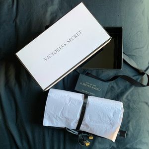 Victoria's Secret Exclusive Luxe Jewelry Roll NWT